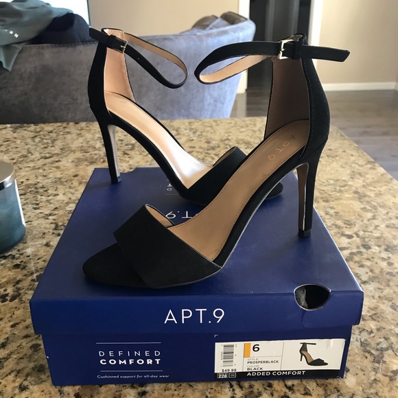 Black heels - Picture 3 of 3